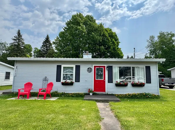 311 Elm St, Sault Sainte Marie, MI 49783