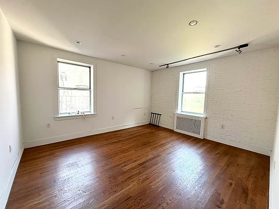 2nd image of 4300 Broadway APT 3H