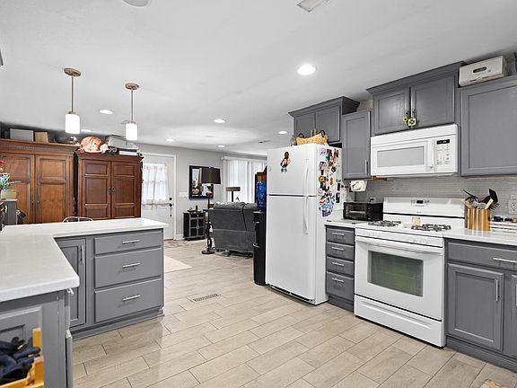4th image of 4223 Canterbury LANE