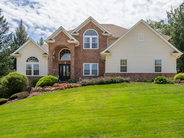 6799 Ridges Ct, Bettendorf, IA 52722