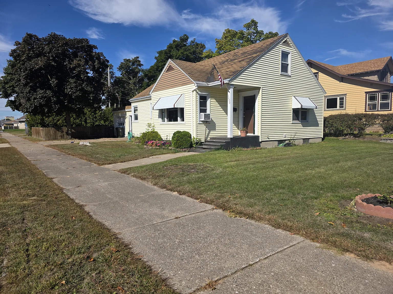 3 bed, 1.5 bath, 1669 sqft, $1,500 — Photo 1
