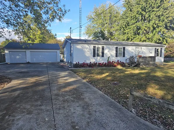 130 W 5th St, Bonnie, IL 62816