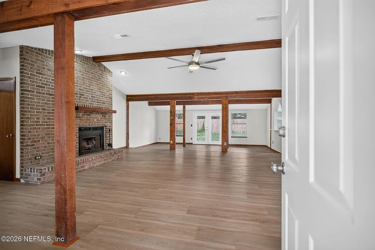 3 bed, 2.0 bath, 2025 sqft, $2,500 — Photo 3