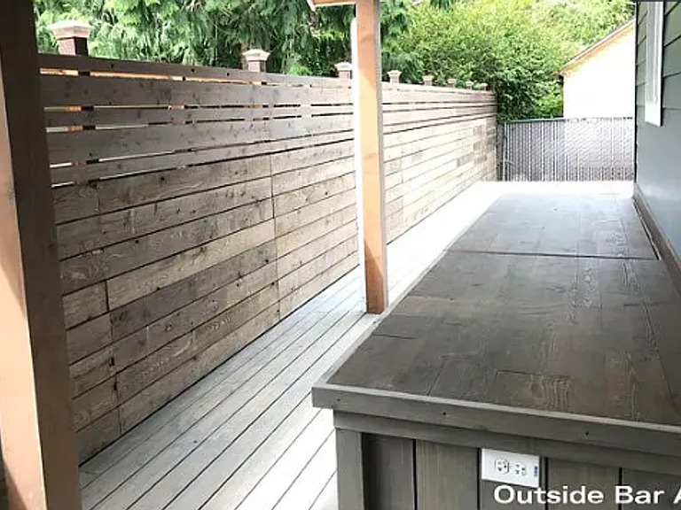 596 N Larch St — Photo 10