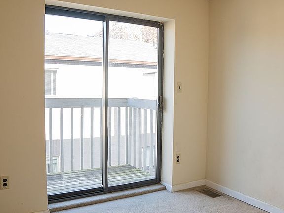 2nd image of 1669 Summit St #1673