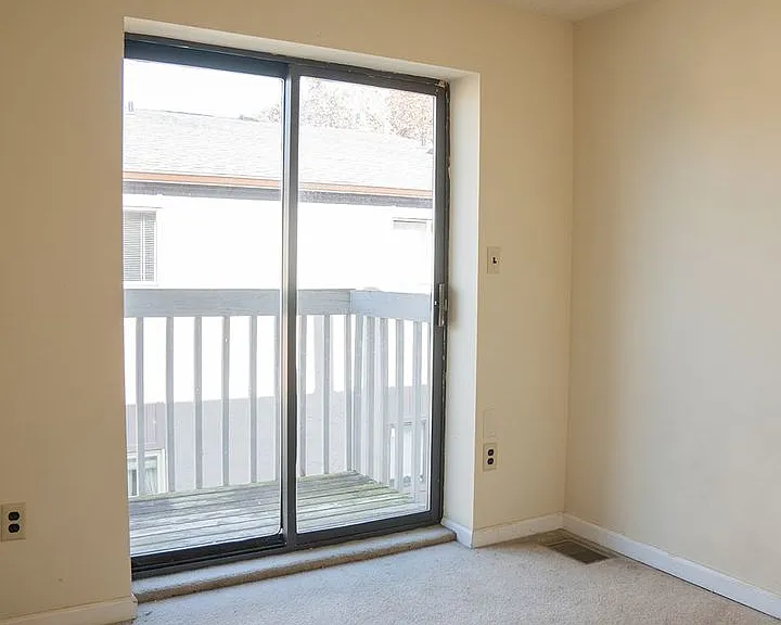 1669 Summit St #1675 — Photo 42