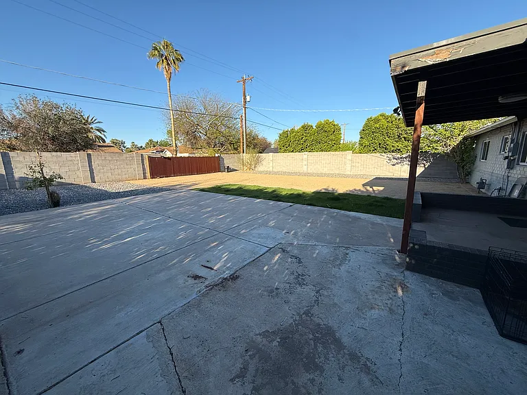 1220 W Missouri Ave — Photo 18