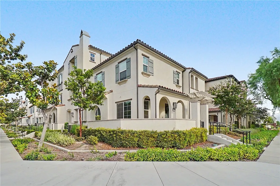 3 bed, 2.5 bath, 1448 sqft, $3,500 — Photo 1