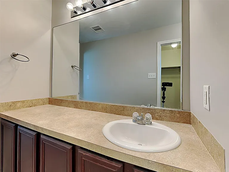 16326 Royal Fort Ln — Photo 11