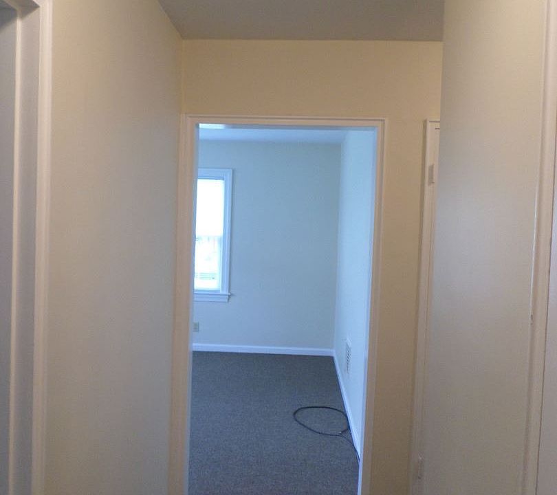 1st image of 215 Capital Ave APT G1