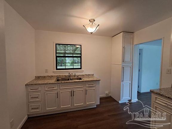 5th image of 1403 N 49th Ave