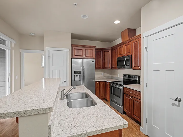 1643 Burnside Pl #C — Photo 10
