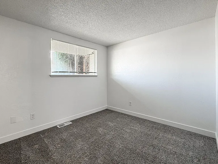 Tahoma Park Apartments — Photo 33