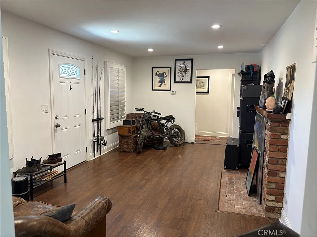 1 bed, 1965 sqft, $1,300 — Photo 4