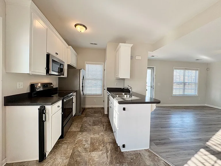 1933 Sapphire Rd — Photo 15