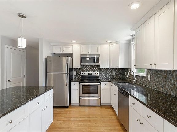 4th image of 33 Marion St