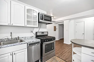 135 Van Wagenen Avenue, #G