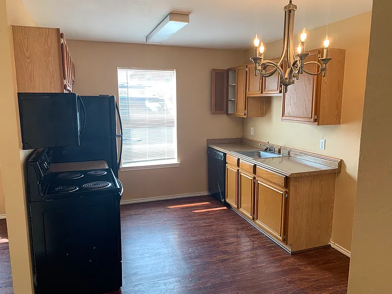 1107 Horizon Dr — Photo 2