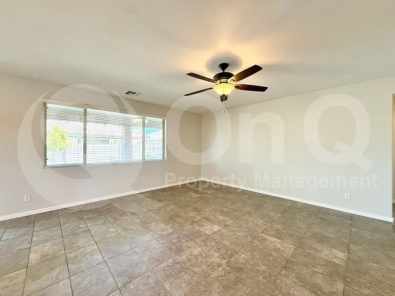 2814 E Quenton St — Photo 8