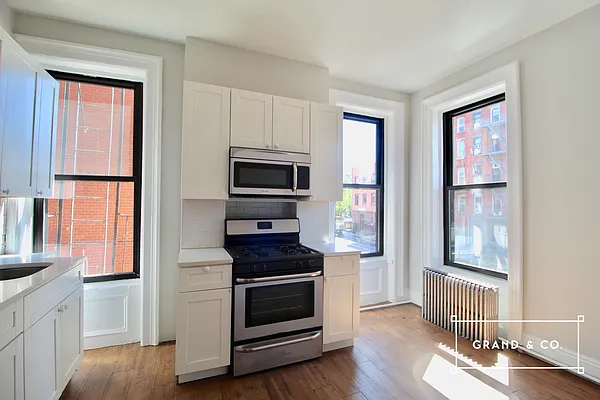 Rented by Grand & Co. | media 33