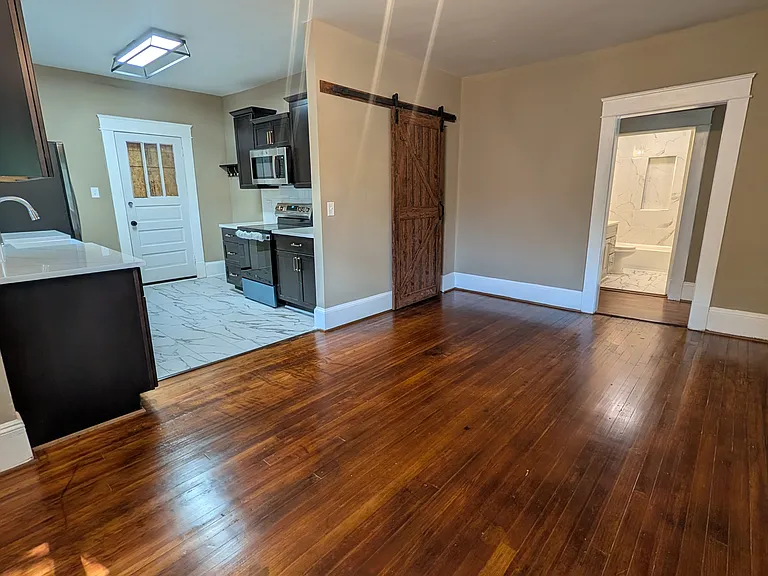 1006 Bellevue St — Photo 6
