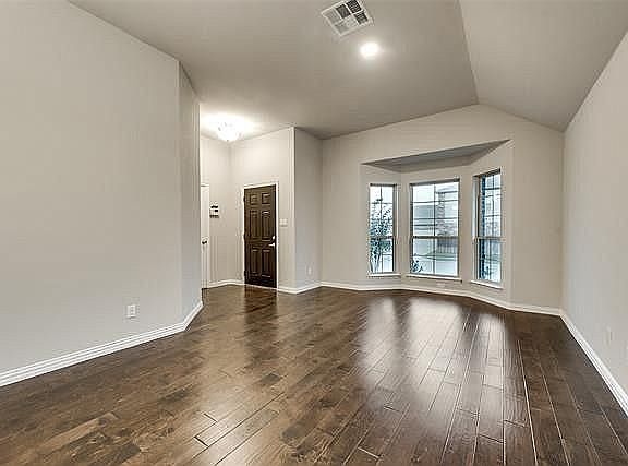 4th image of 1017 Vintage Ave
