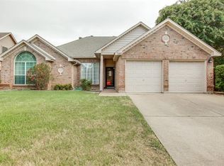 566 Mercer St, Grand Prairie, TX 75052