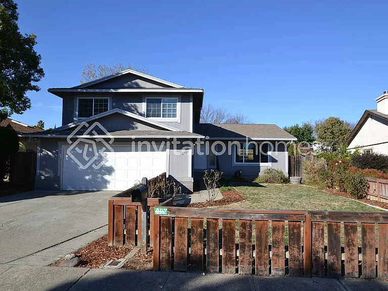 131 Bel Air Dr — Photo 1