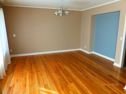 4th image of 982 NE Birchwood Dr