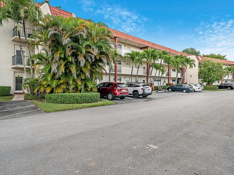 8911 S Hollybrook Blvd #306 — Photo 19