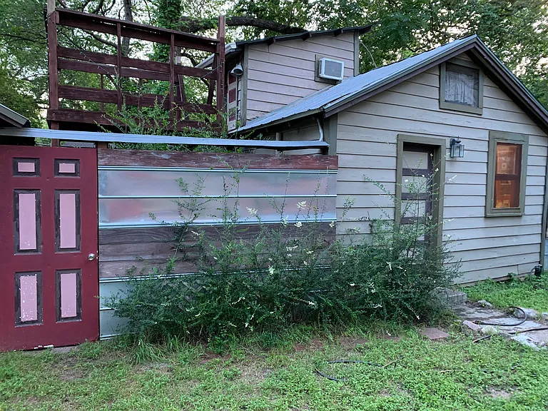 1507 Canterbury St — Photo 1