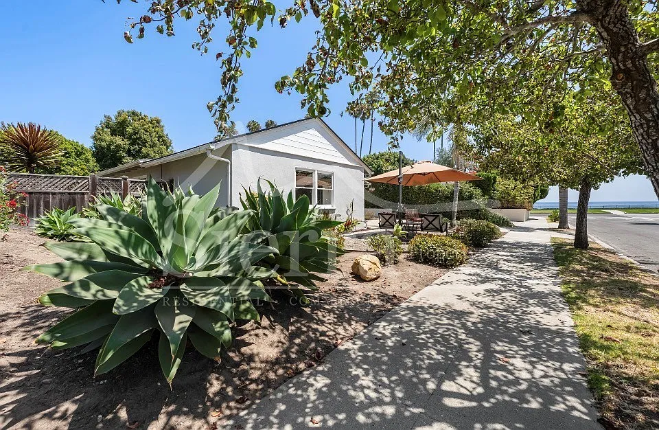 106 San Nicolas Ave