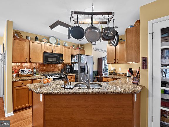 5th image of 105 Hollow Oak Ln