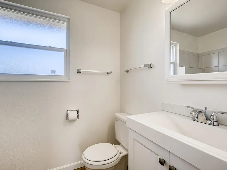 Upstairs full bath