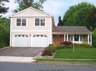 10957 Adare Dr, Fairfax, VA 22032