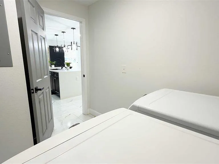 1414 E Harding St — Photo 14