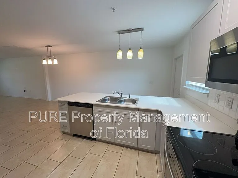 339 NE Sanchez Ave #103 — Photo 11