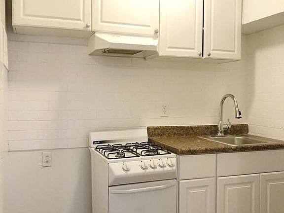 5th image of 202 W 14th St APT 1R