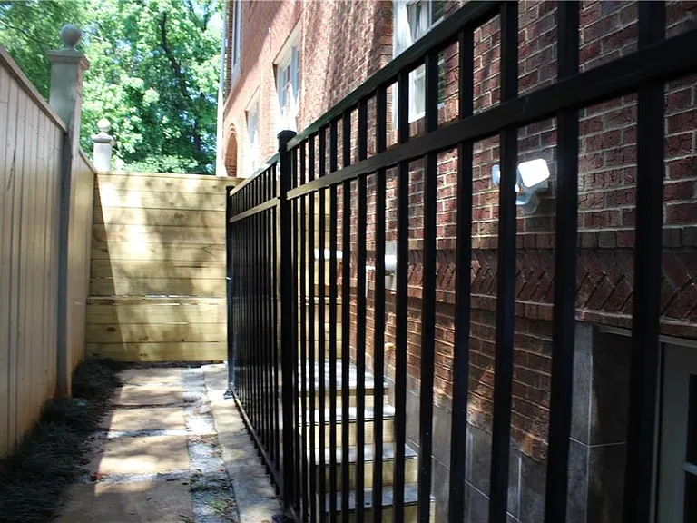 1124 Center St NW — Photo 18