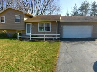 193 Williams Ct, Dousman, WI 53118