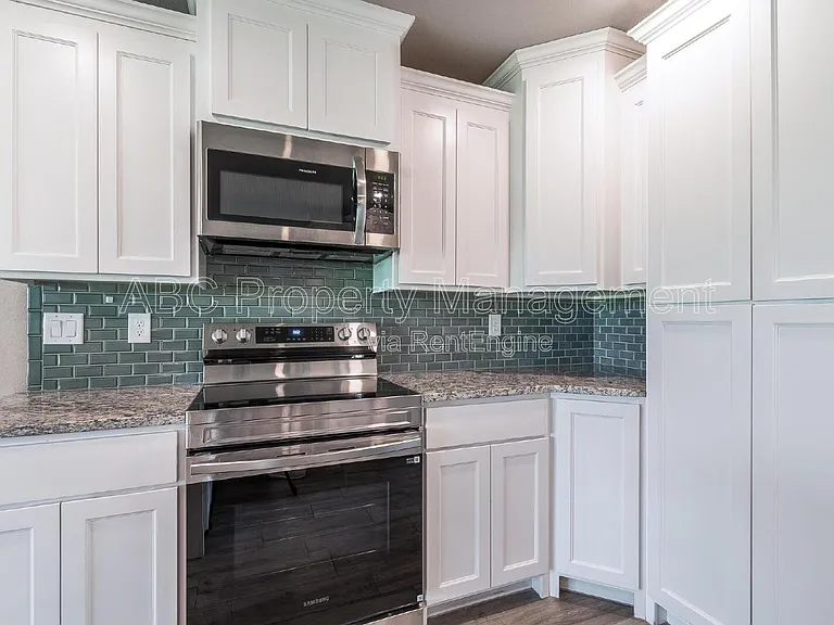 328 N Otoe St — Photo 2