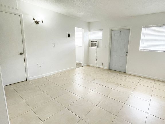 3rd image of 4611 S Congress Ave #218