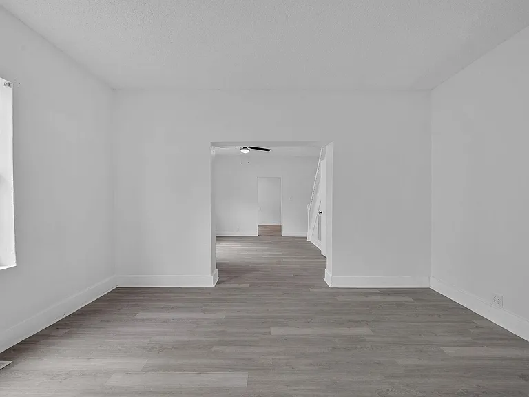 1128 W Broadway St — Photo 7