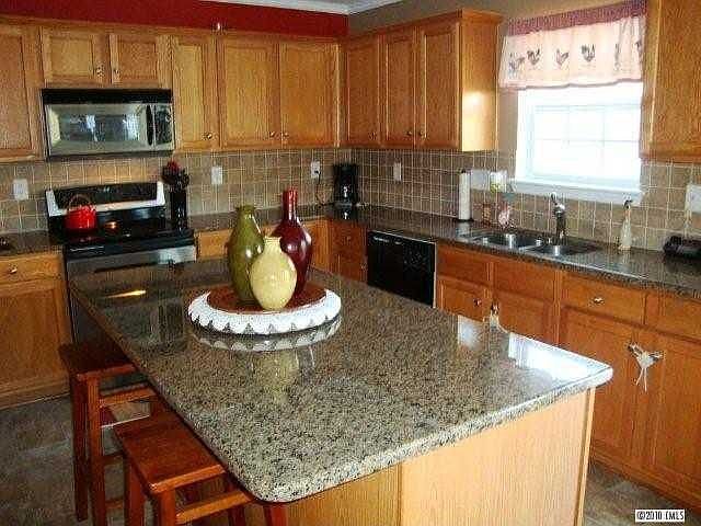 2nd image of 138 Maple Falls Way