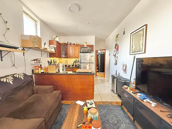 4th image of 760 Evergreen Ave #3R