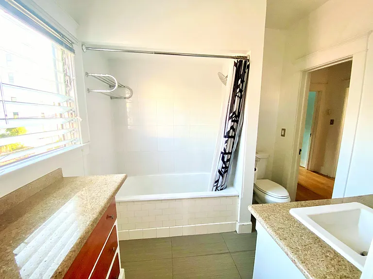 361 S Berendo St — Photo 16