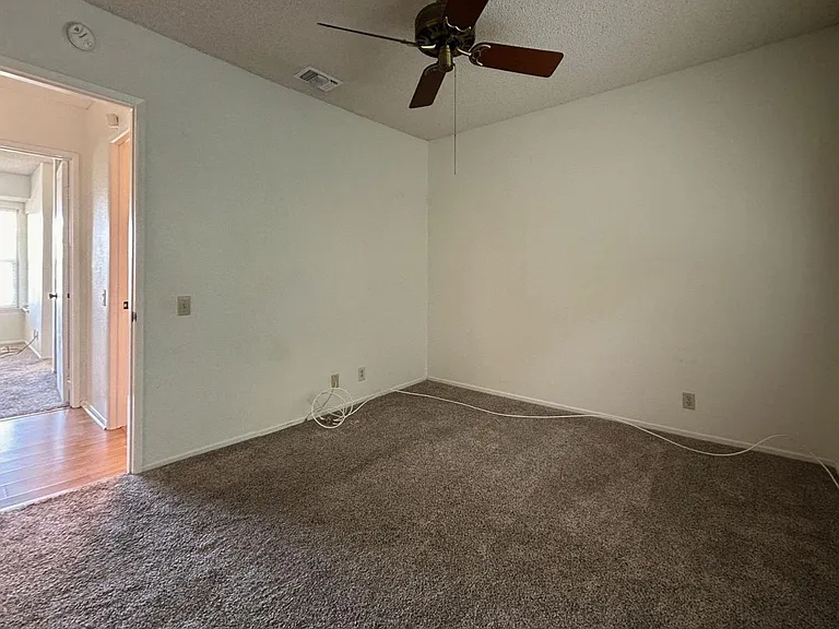 6064 Laura Ln — Photo 11