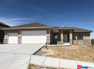 20712 Pine St, Elkhorn, NE 68022