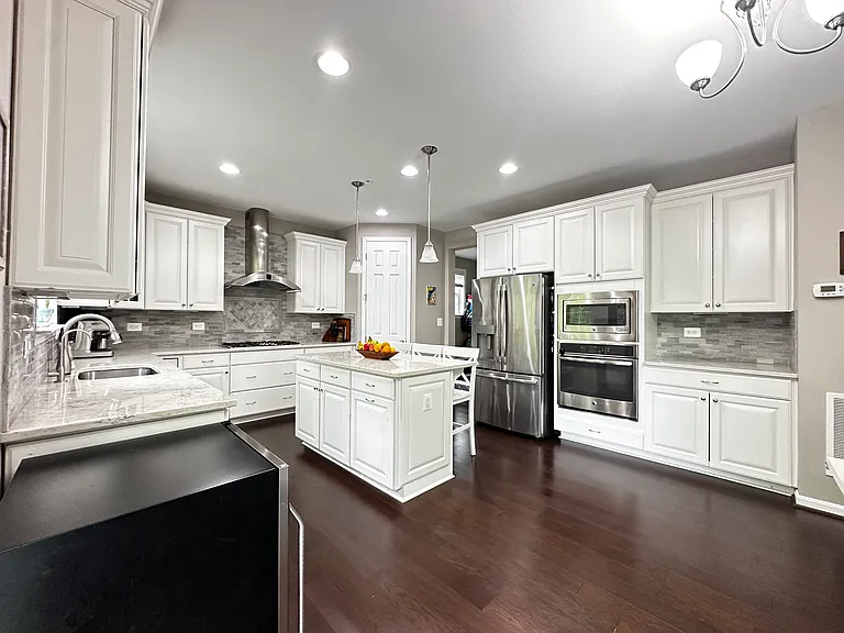 904 Saint Martins Loop — Photo 4