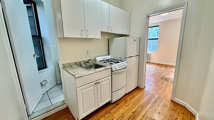 Rented by HOLTON REAL ESTATE INC. | media 11